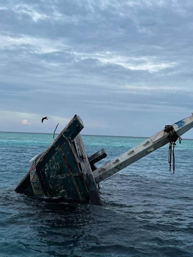 Vaali Maldives Island Escapes & Dive Hotel Felidhoo Bagian luar foto