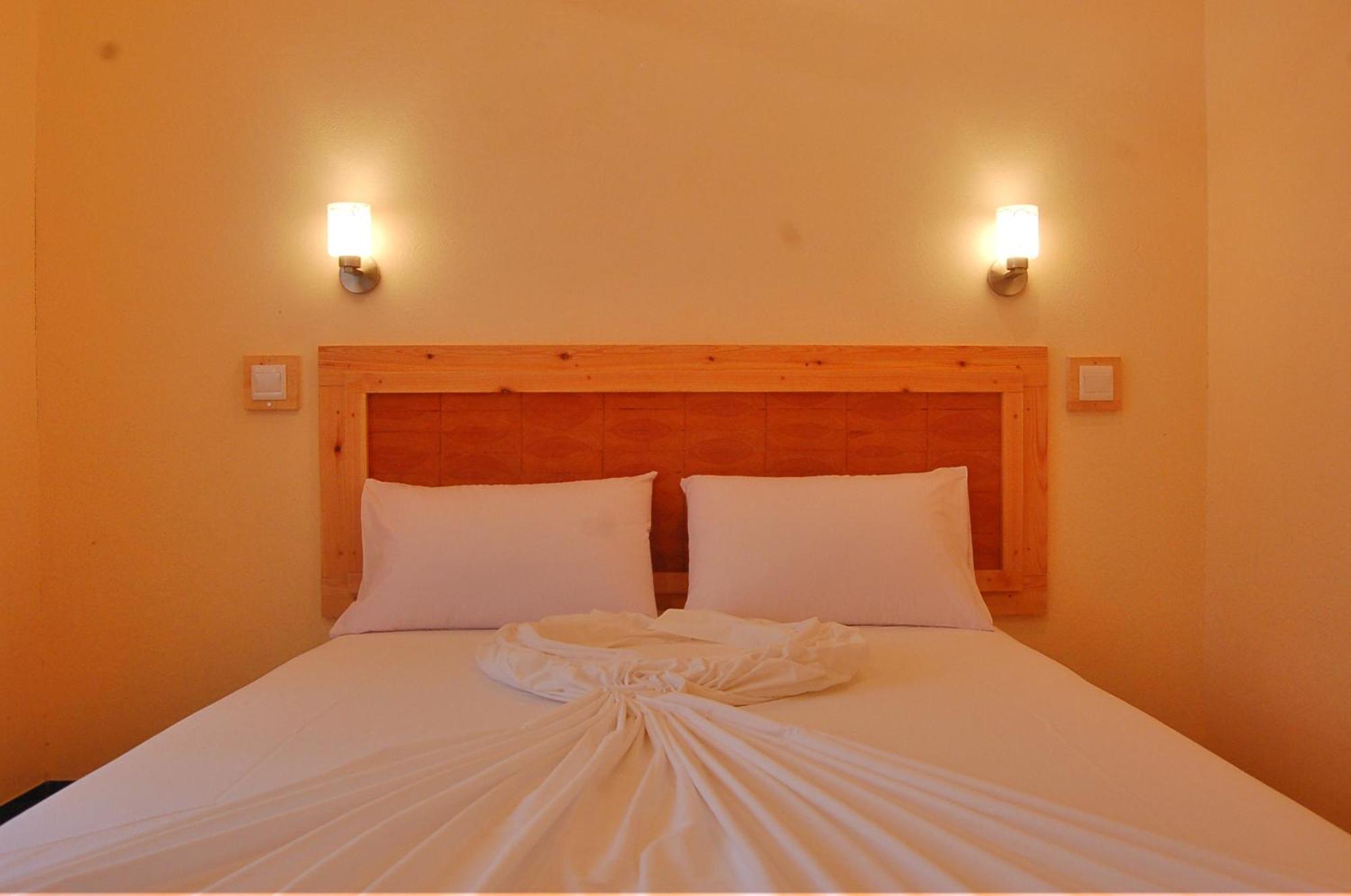 Vaali Maldives Island Escapes & Dive Hotel Felidhoo Bagian luar foto