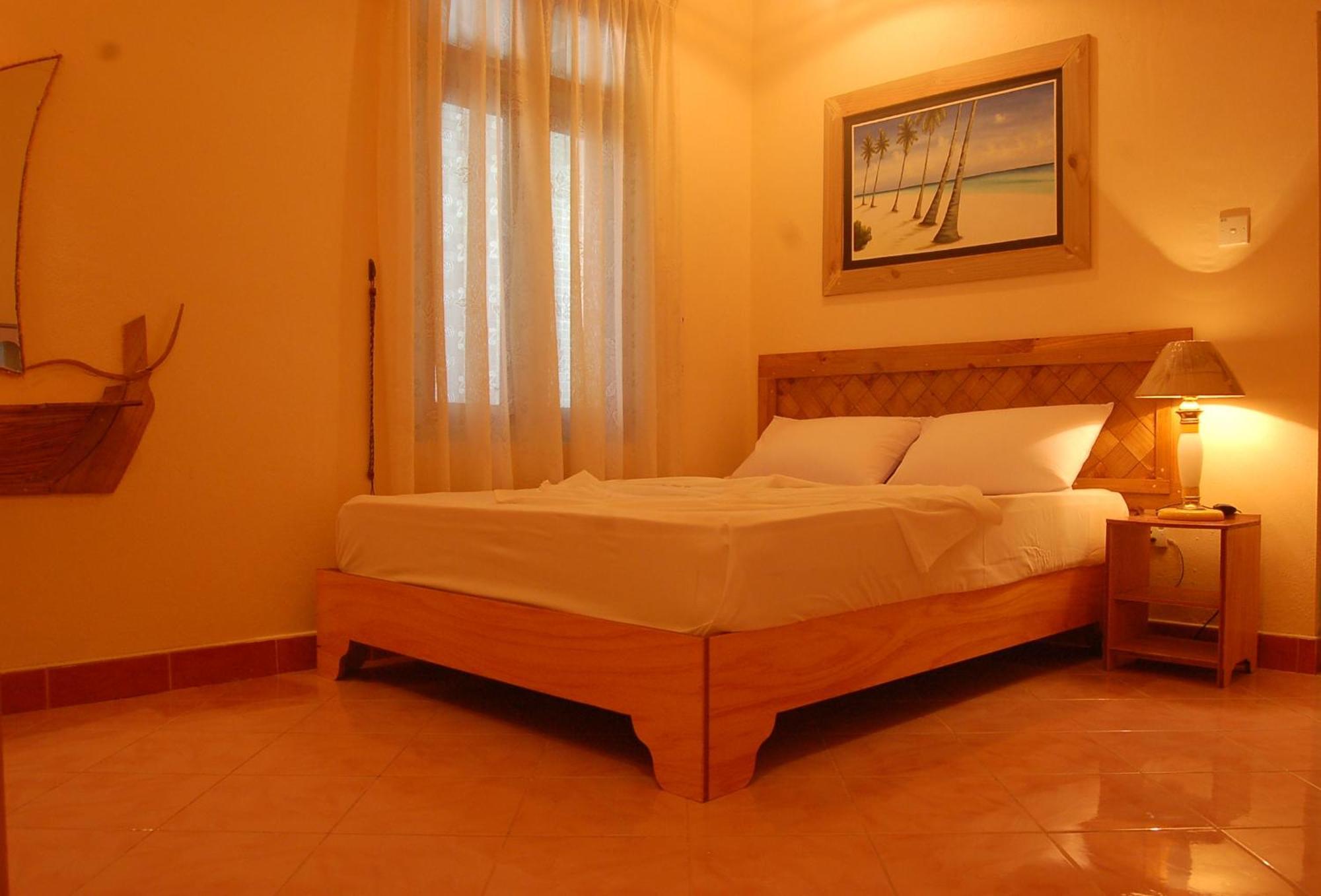 Vaali Maldives Island Escapes & Dive Hotel Felidhoo Bagian luar foto